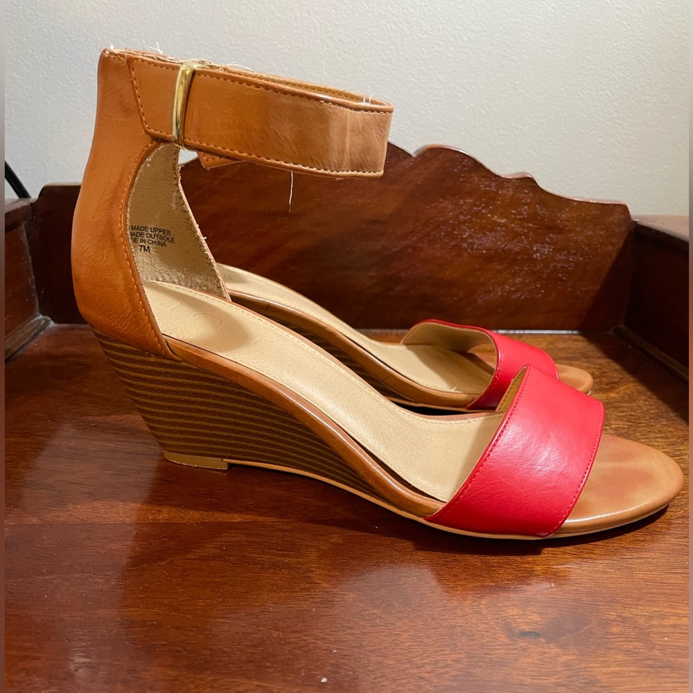 Loft wedge sandal.